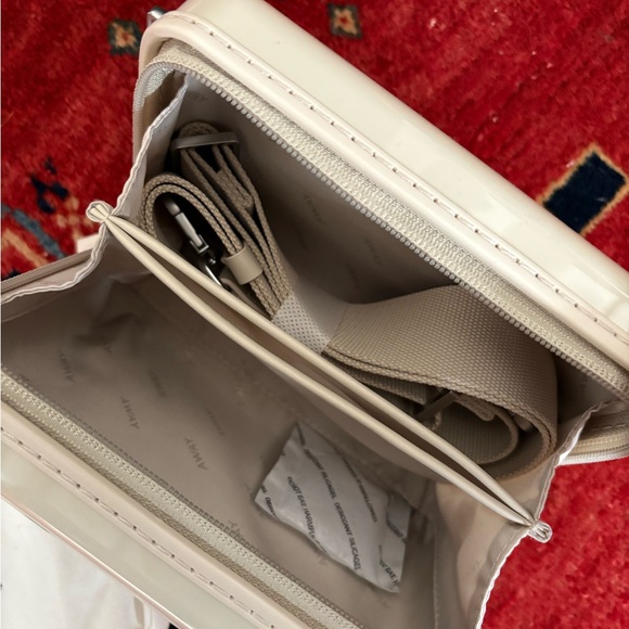 Away Mini Crossbody bag in salt white gloss - Picture 3 of 7